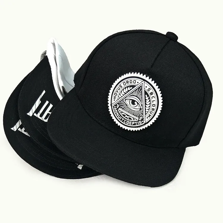 Adjustable cotton twill baseball cap in black with big flat eaves and monochrome letter detail