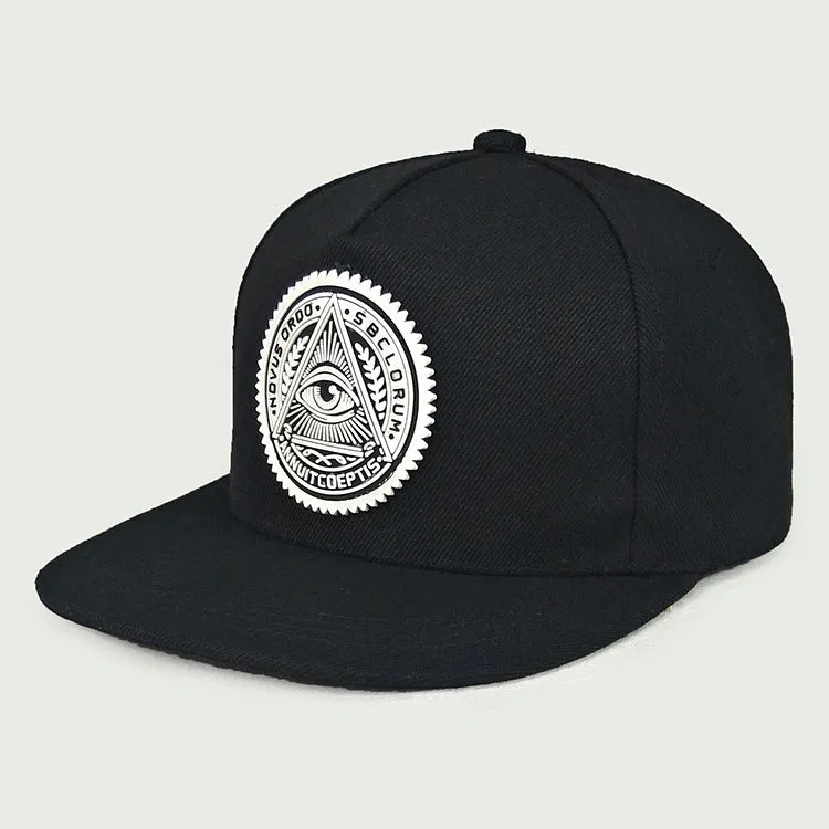 Adjustable cotton twill baseball cap in black with big flat eaves and monochrome letter detail