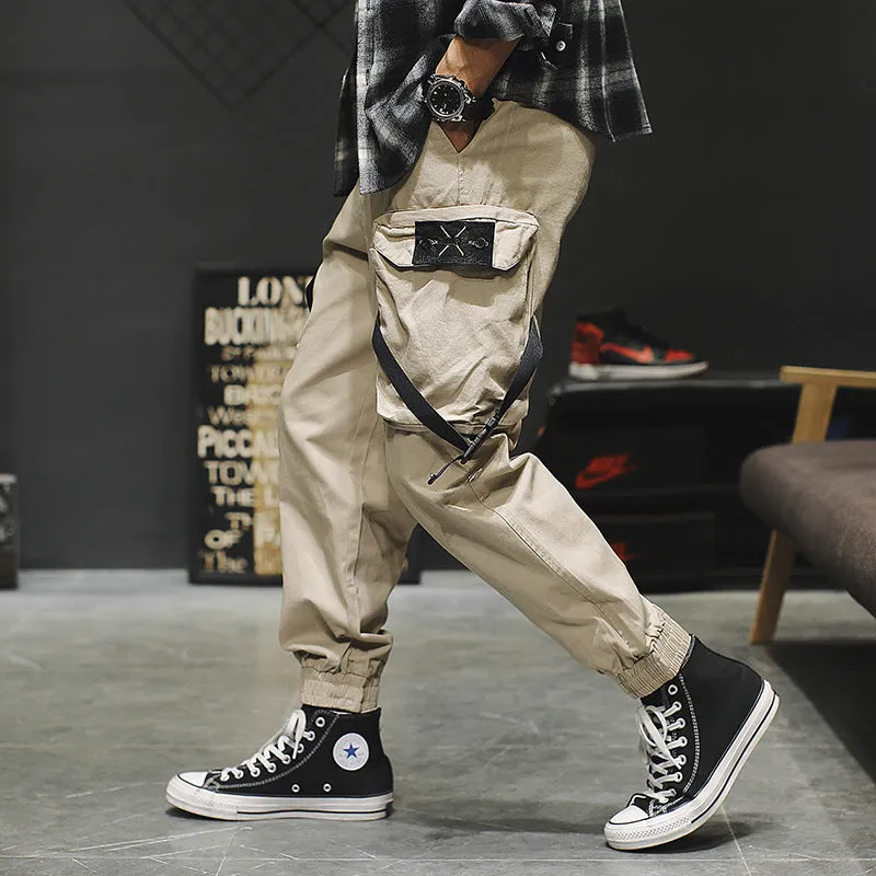 Men's cotton cargo pants in grey with multiple pockets, regular fit, side view