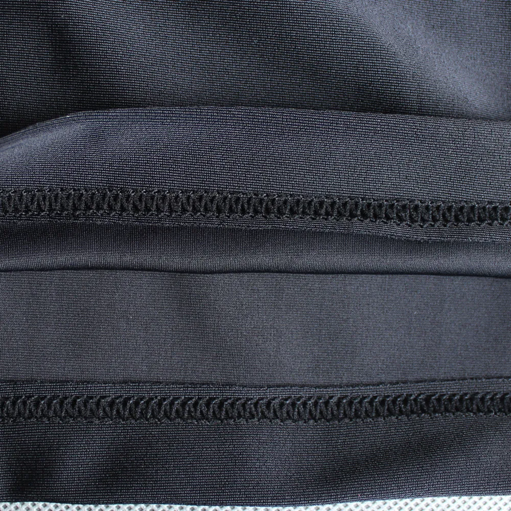Tight men gym shorts in black with cropped straight fit for bodybuilding training