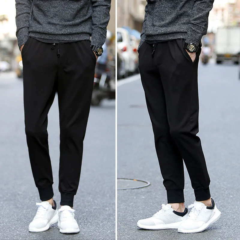 Men's casual slim sweatpants in black with elastic waistband and drawstring, side pockets, tapered leg, polyester fibre fabric