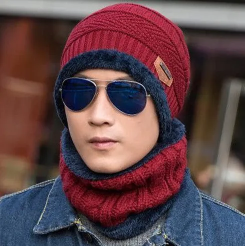 Men's knitted wool hat in dome style, warp knit construction, solid colour option