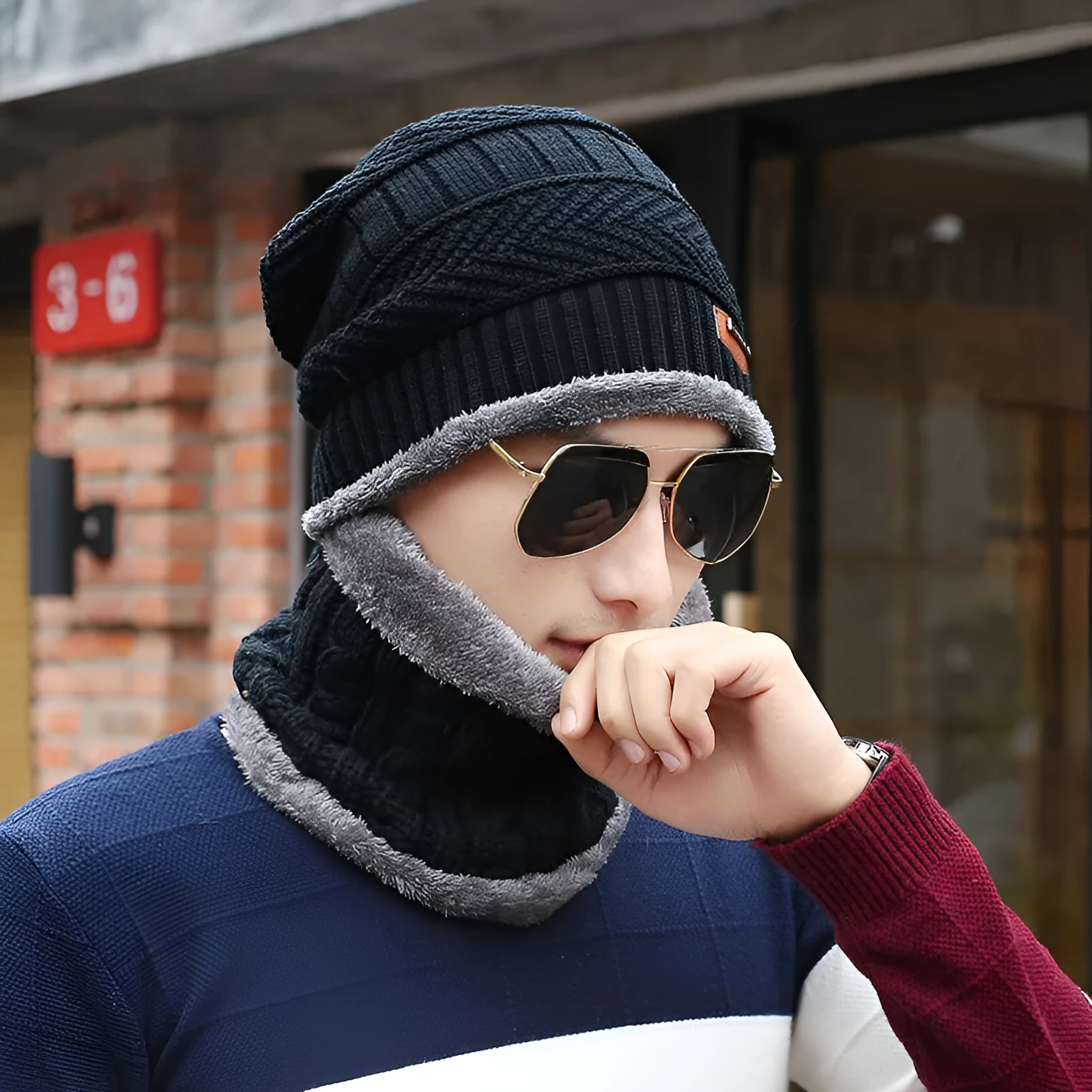 Men's knitted wool hat in dome style, warp knit construction, solid colour option