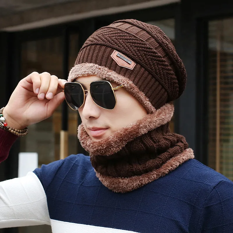 Men's knitted wool hat in dome style, warp knit construction, solid colour option