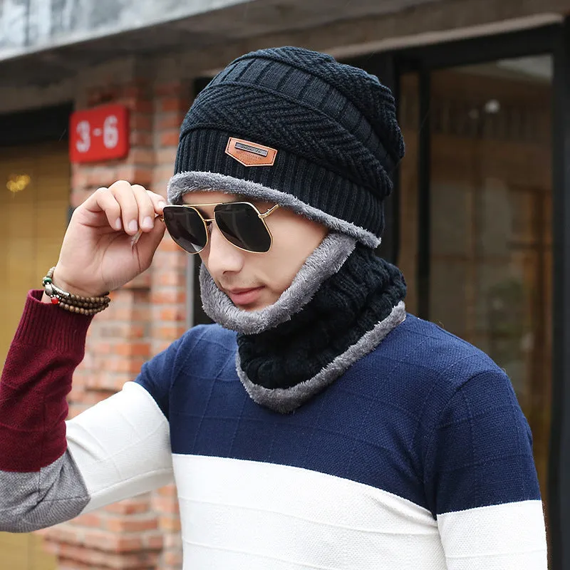 Men's knitted wool hat in dome style, warp knit construction, solid colour option