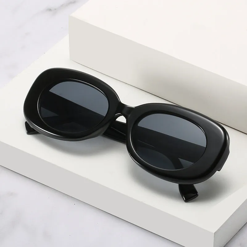 Women's oval fashion sunglasses in black with AC lens and UV400 protection PC frame