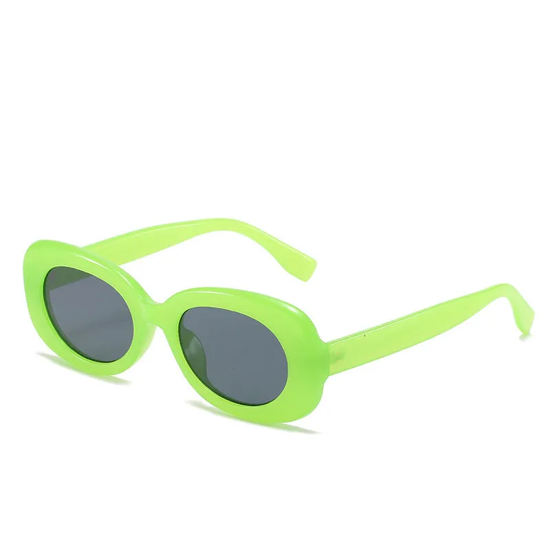 Women's oval fashion sunglasses in black with AC lens and UV400 protection PC frame
