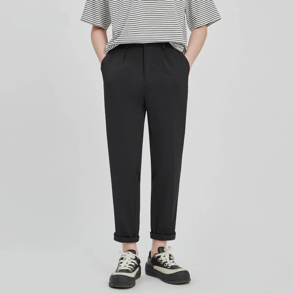 Men's slim-fit ankle length trousers in solid colour with zipper fly, anti-wrinkle polyester twill fabric