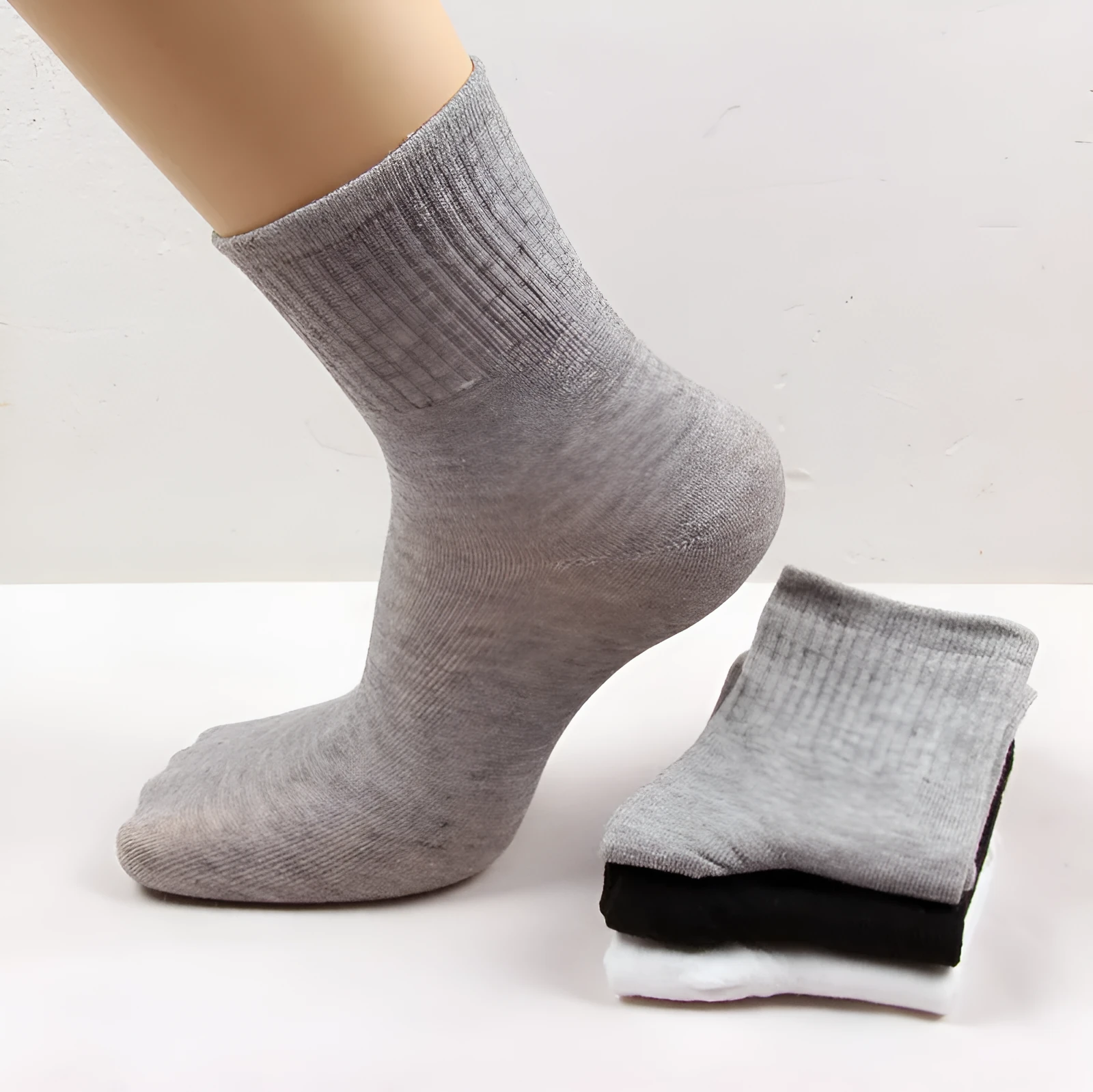 Pair of men's middle tube cotton blend socks in white with moisture wicking and deodorising properties