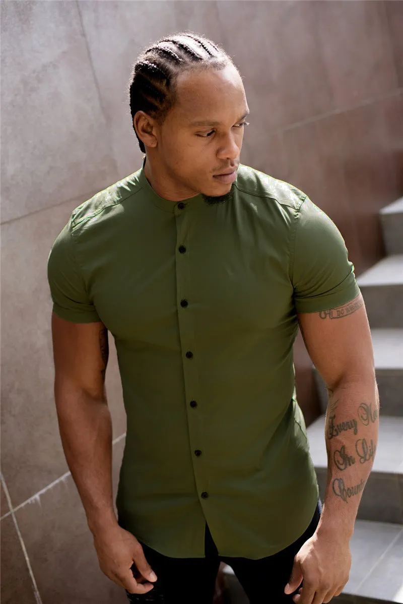 Men's short sleeve summer sports shirt in solid colour, slim fit polyester top