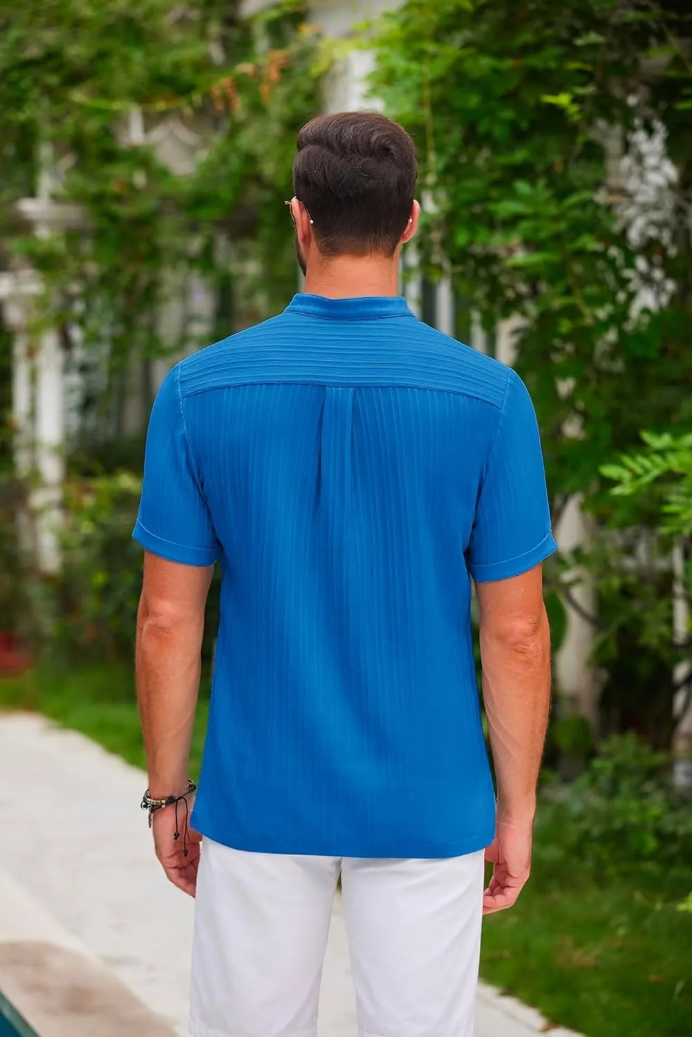 Men's stand collar short sleeve polo shirt in solid colour, loose fit, summer beach top