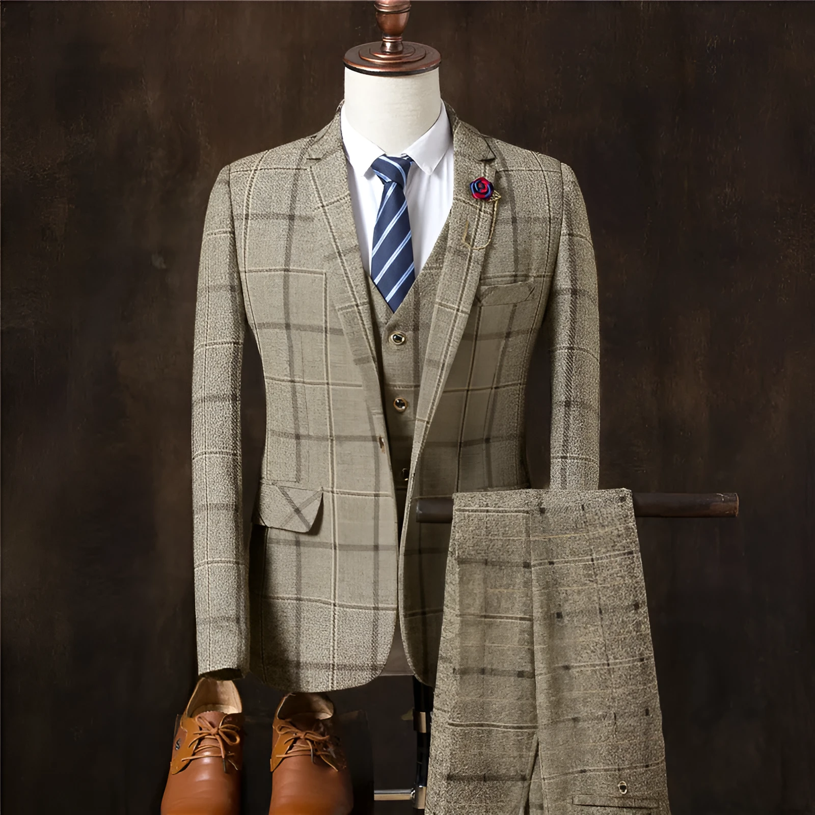 Men's 3-piece suit set with single button placket in acetate fabric, available in four colours