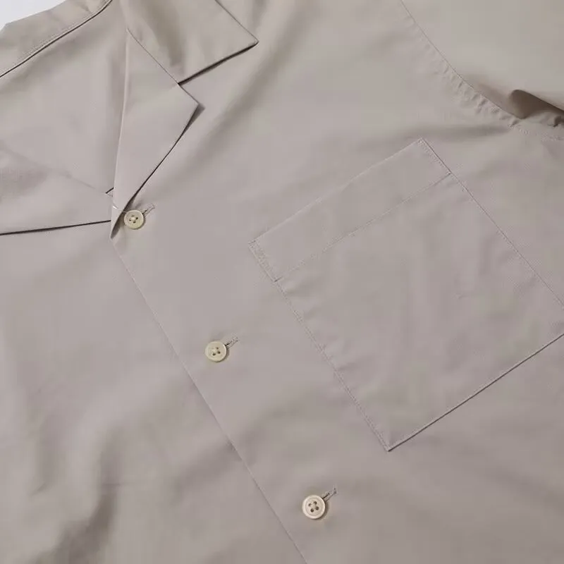 Men's and women's open collar solid colour shirt in beige with half sleeves and front pocket, loose fit