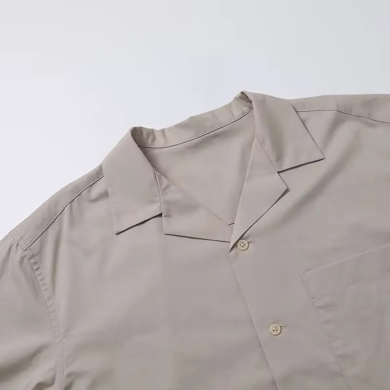 Men's and women's open collar solid colour shirt in beige with half sleeves and front pocket, loose fit