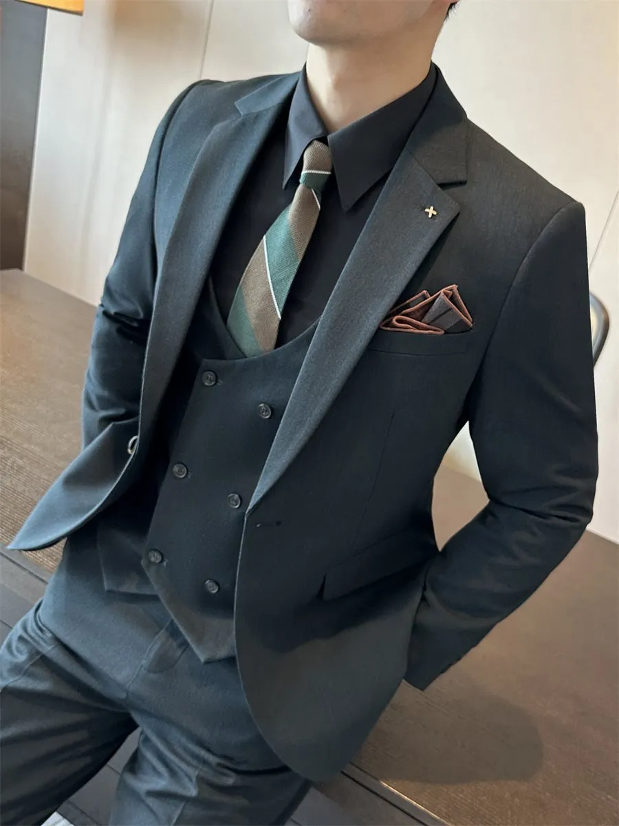 Men's slim fit business suit in dark green, made from a chemical fibre blend fabric.