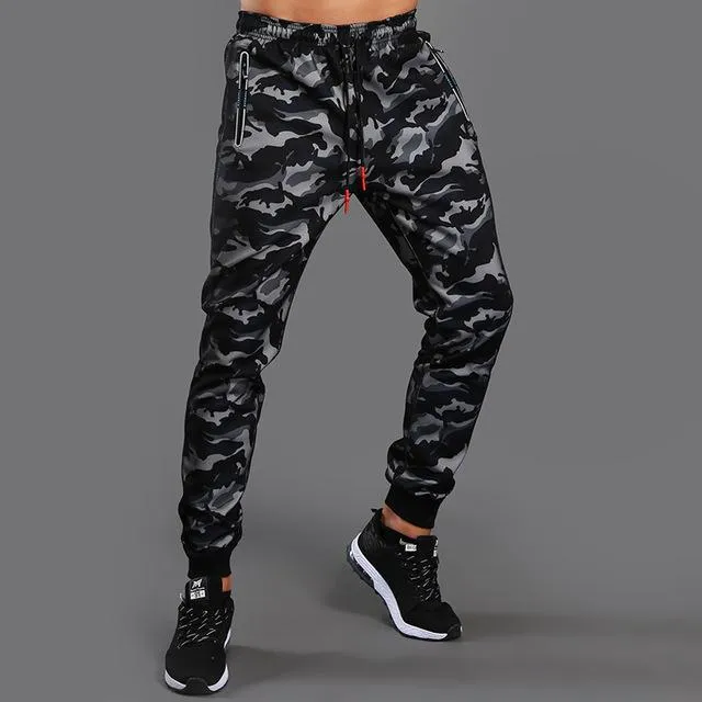 Mens camouflage casual sports pants in polyester, long trousers fit, black and gray colour