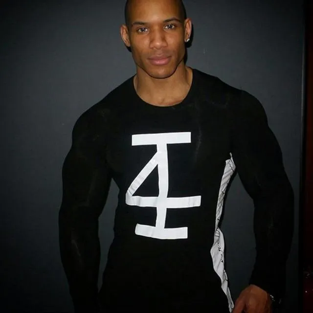 Men bodybuilding long sleeve compression t-shirt in black, front view, for gym training