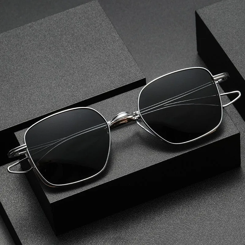 Polarized sunglasses with pure titanium frame in box style, gun mount colour with black and gray lenses