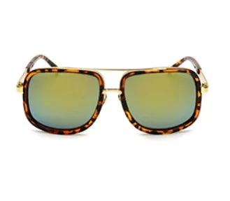 Retro vintage sunglasses with metal plastic frame in black grey colour for street shooting fashion