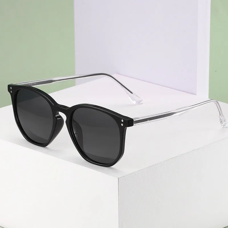 Fashion polarised sunglasses with TAC lens in black and gray colour option