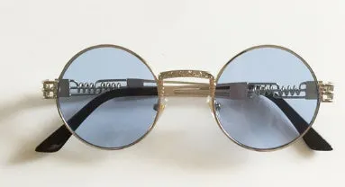 Classic square frame sunglasses for women and men in black with UV protection and plastic frame