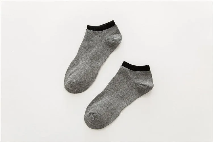 Pair of beige cotton boat socks with jacquard knit, invisible cut for low-profile wear