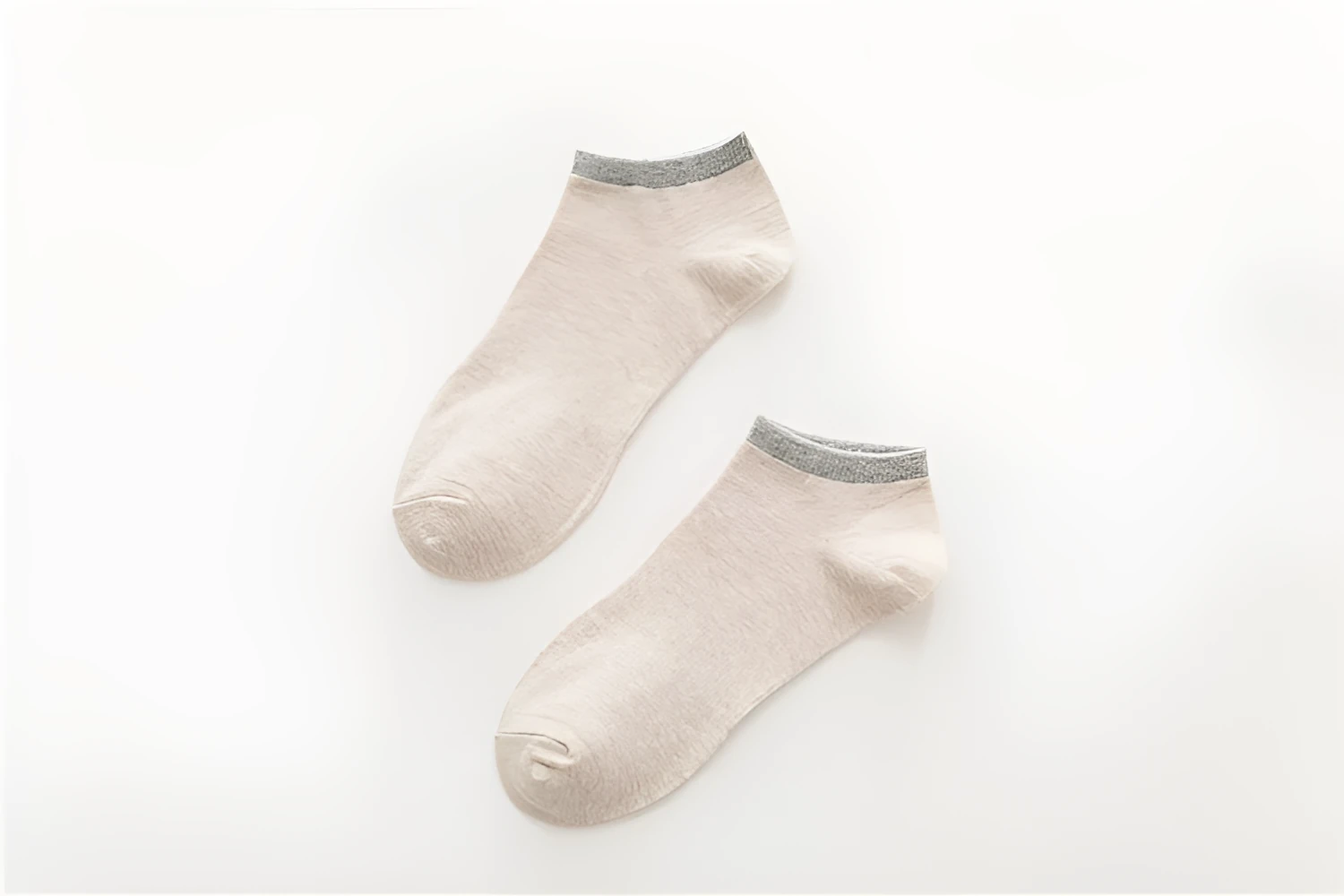 Pair of beige cotton boat socks with jacquard knit, invisible cut for low-profile wear