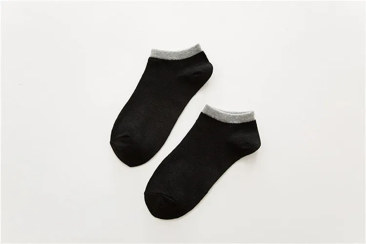 Pair of beige cotton boat socks with jacquard knit, invisible cut for low-profile wear