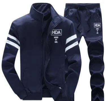 New men's sweatshirt jacket in black with crew neck and long sleeves.
