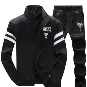 New men's sweatshirt jacket in black with crew neck and long sleeves.