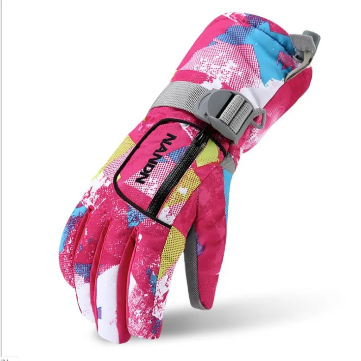 Ski gloves with diamond-shaped non-slip palm material in black colour, front view showing textured grip surface