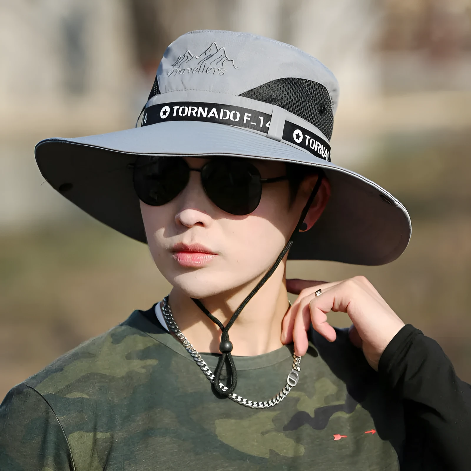 Large brim sun hat for men in khaki with letter print and flat top style