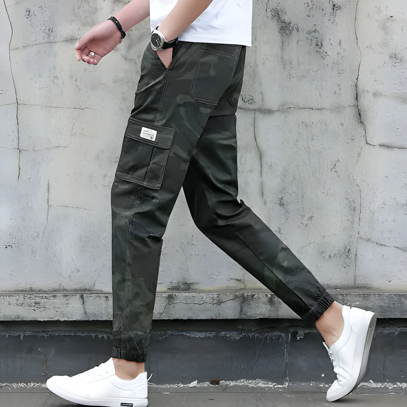 Men's camouflage multi-pocket nine-tenths cargo pants with elastic waist in army green colour