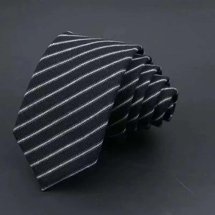 Thickened sanded fabric hand hit arrow-shaped bow tie for men in polyester yarn, black background with white line clapping device pattern