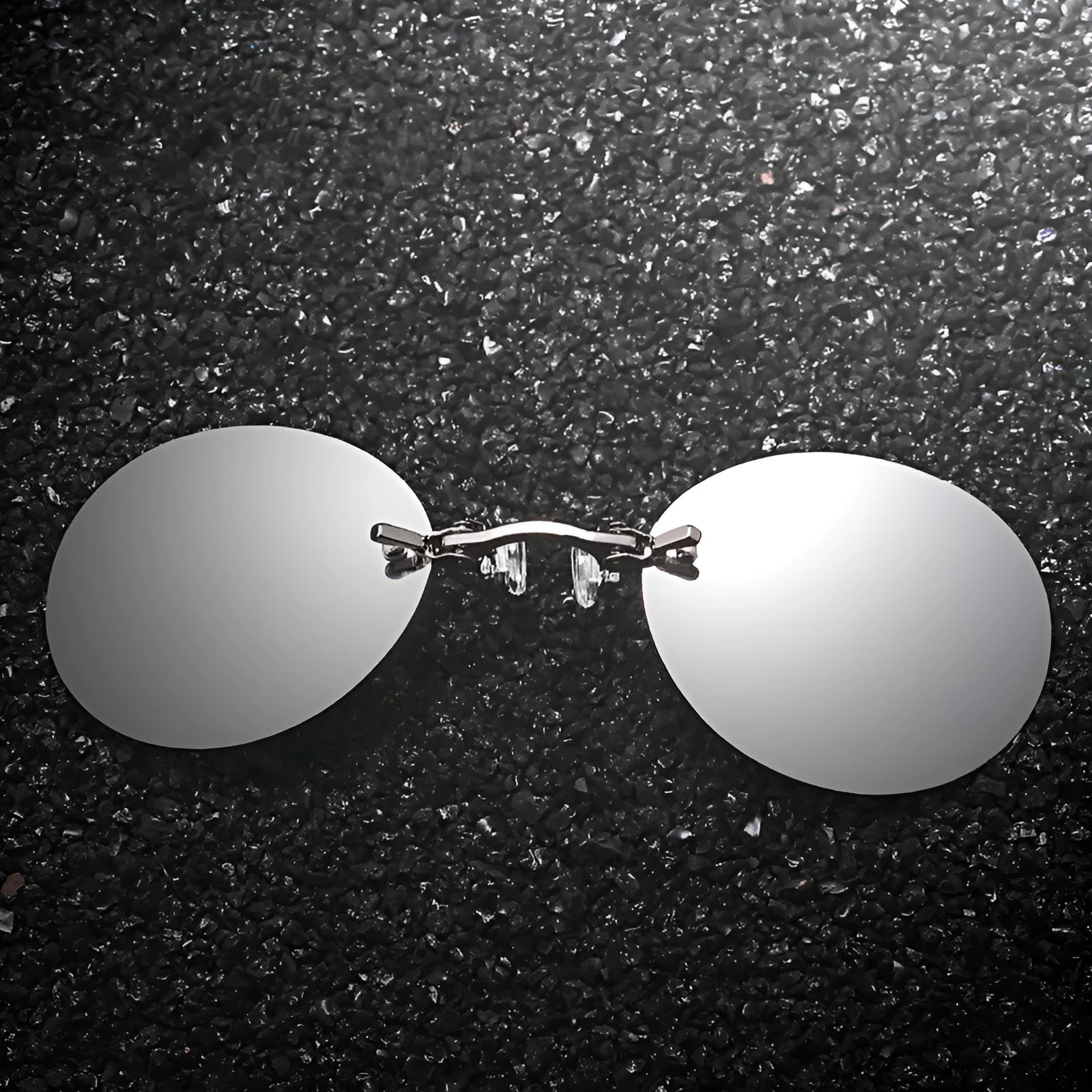 Frameless clip-nose round sunglasses in retro style with metal frame on a person