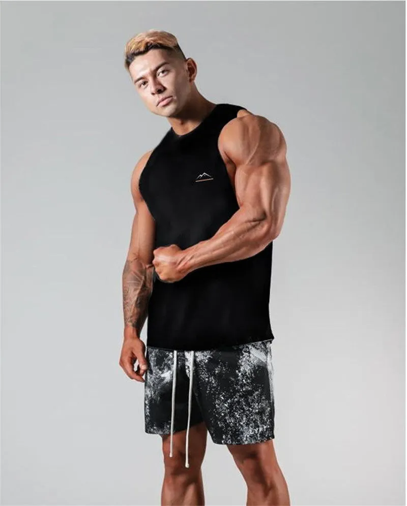 Black short-sleeved round neck men's fitness vest with straight fit on a white background