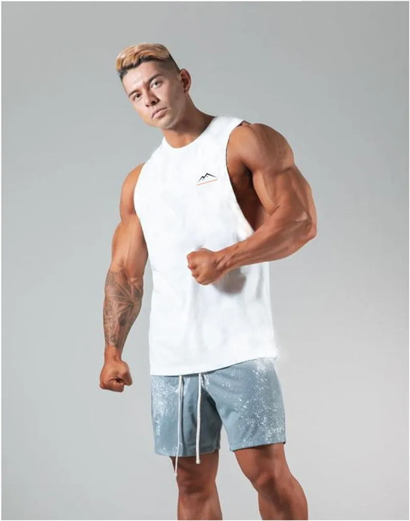 Black short-sleeved round neck men's fitness vest with straight fit on a white background