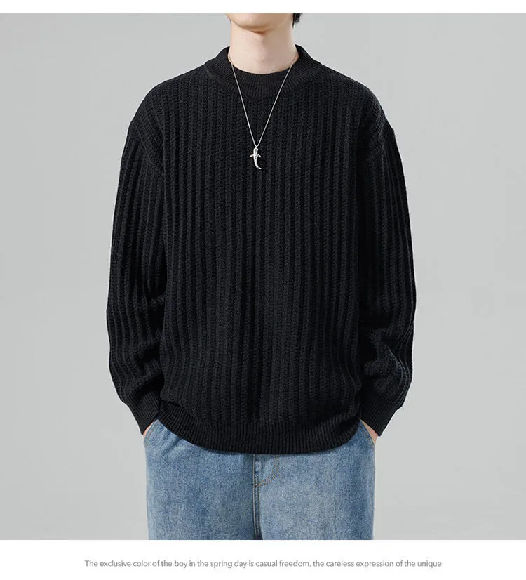 Men's round neck sweater in dark gray with long sleeves and loose fit