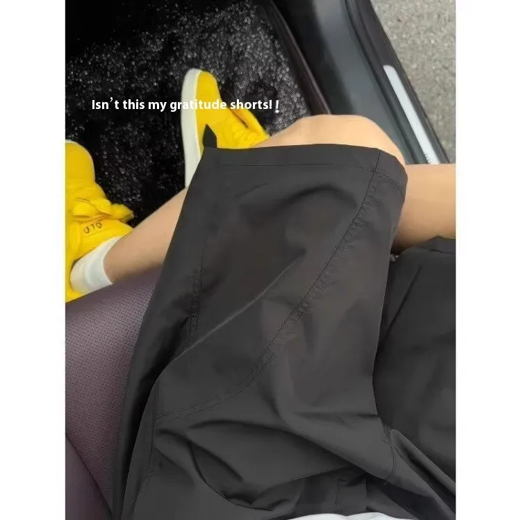 Men's quick-drying polyester sports shorts with slant pockets in black colour