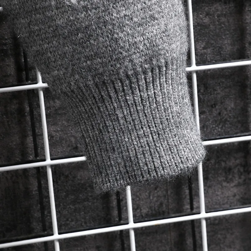 Men's loose geometric plaid sweater with round neck and long sleeves in a blend of acrylic, polyester, and nylon fibres