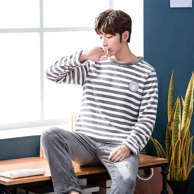 Long sleeve padded flannel pajama suit in blue, two-piece set with round neck and trousers