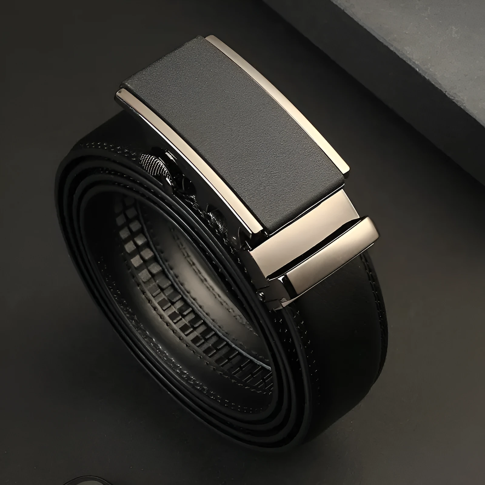 Men's genuine two-layer cowhide leather automatic buckle belt with embossed patent finish and electroplated alloy buckle