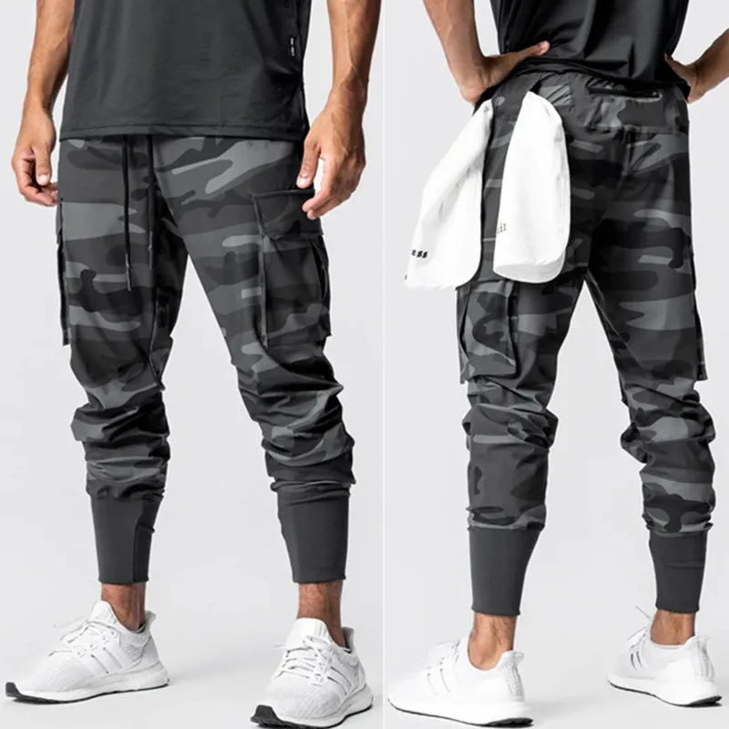 Men's camo woven fitness leggings in black camouflage, loose thin fabric for gym and running