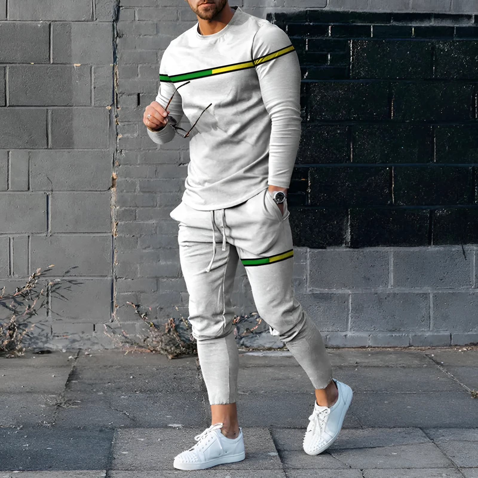 Men's round neck striped sweatshirt suit set with long sleeves and trousers in polyester