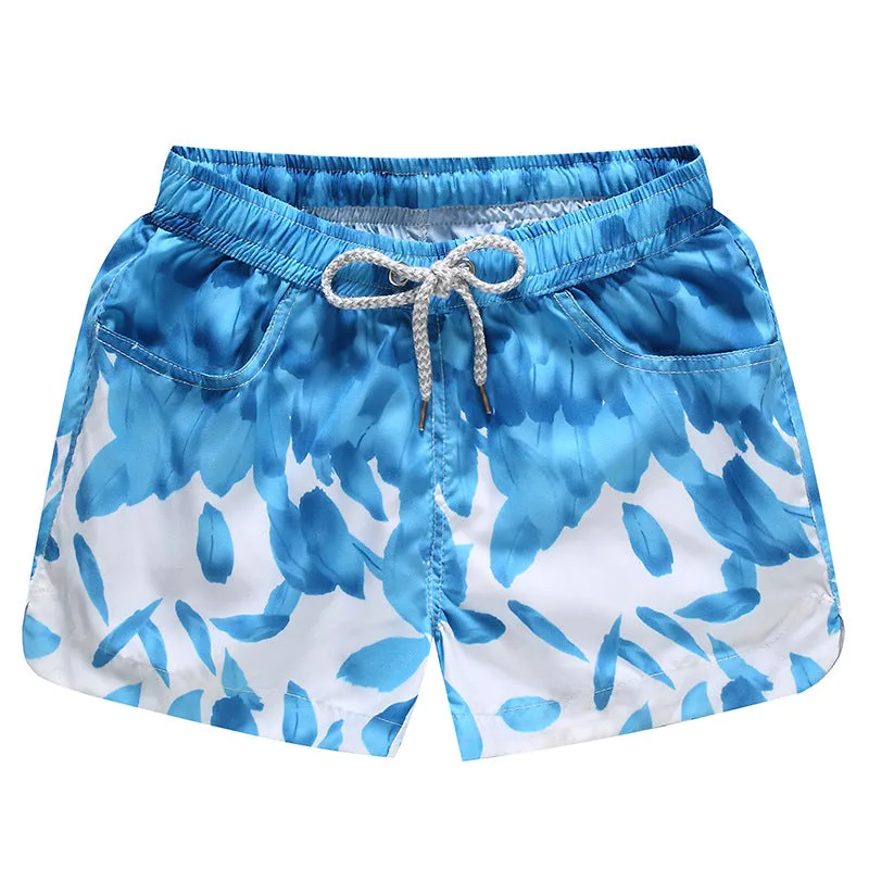 Men's loose five-point beach shorts in colourful feather print on thin cotton fabric