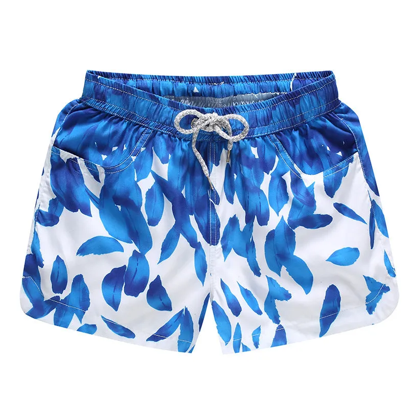 Men's loose five-point beach shorts in colourful feather print on thin cotton fabric