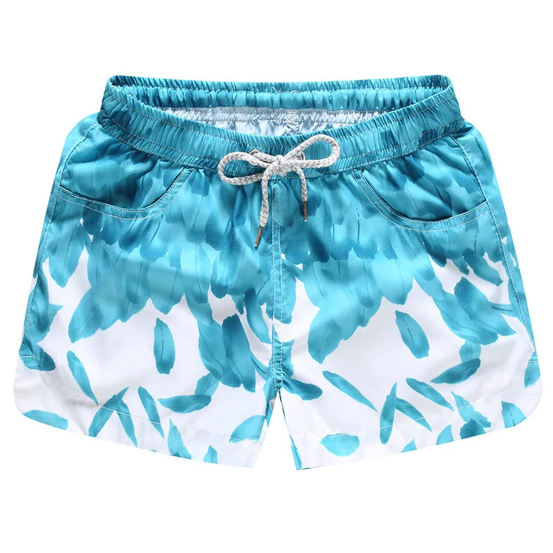 Men's loose five-point beach shorts in colourful feather print on thin cotton fabric