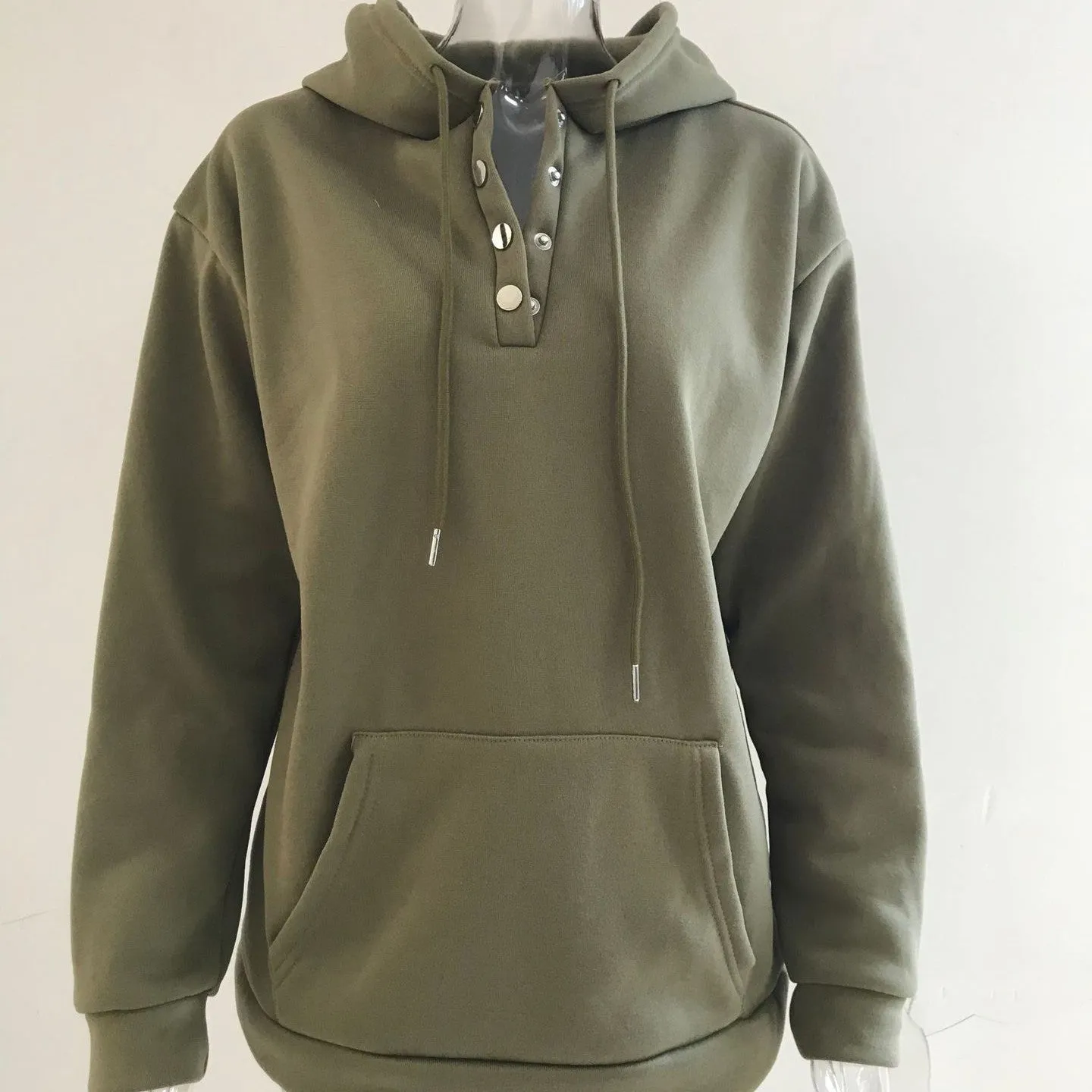 Men's loose fitting casual hooded sweater in black, collarless with long sleeves, straight tube cut