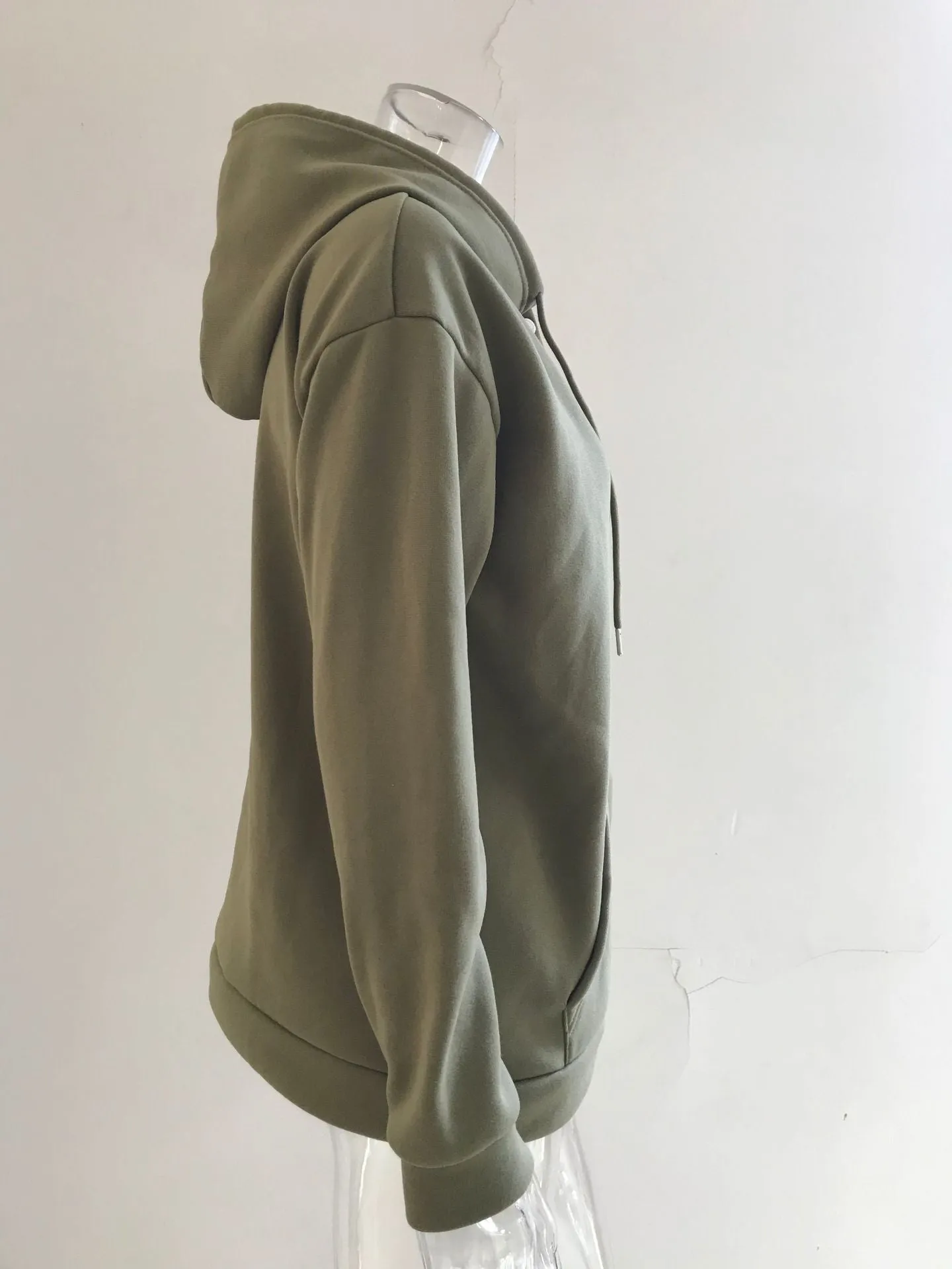 Men's loose fitting casual hooded sweater in black, collarless with long sleeves, straight tube cut