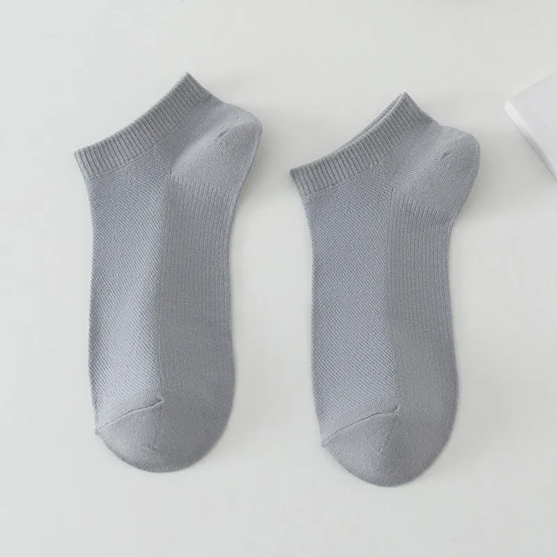 Men's solid colour low-cut polyester boat socks in various colours on white background